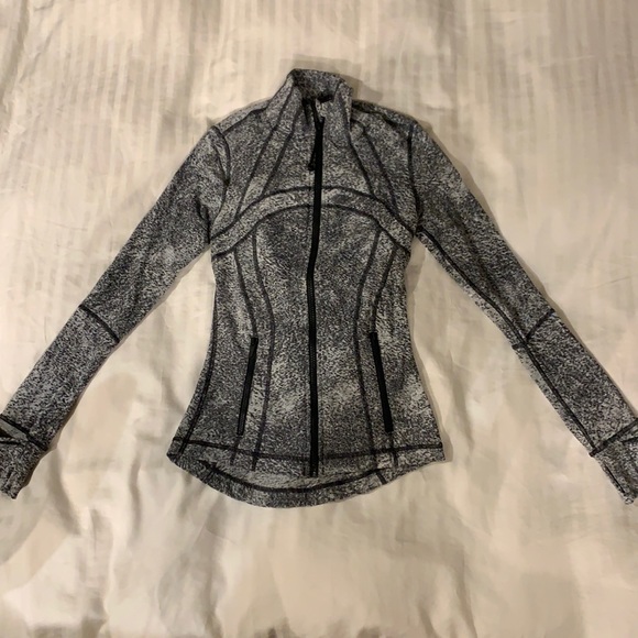 Lululemon Define jacket. Grey/Black. Size 2 - Picture 1 of 3